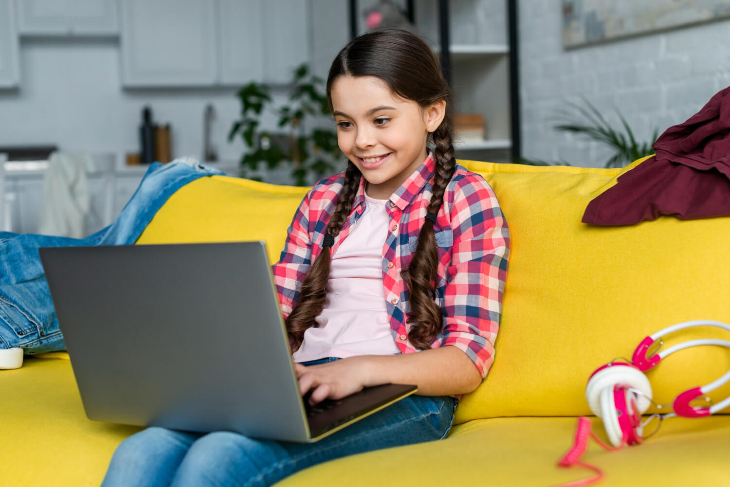 girl-on-laptop